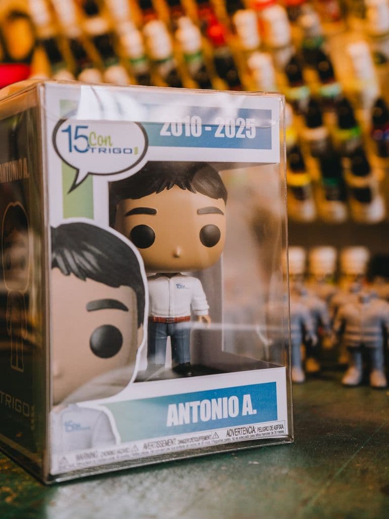 Figuras personalizadas para empleados – Trigo - Imagen 1